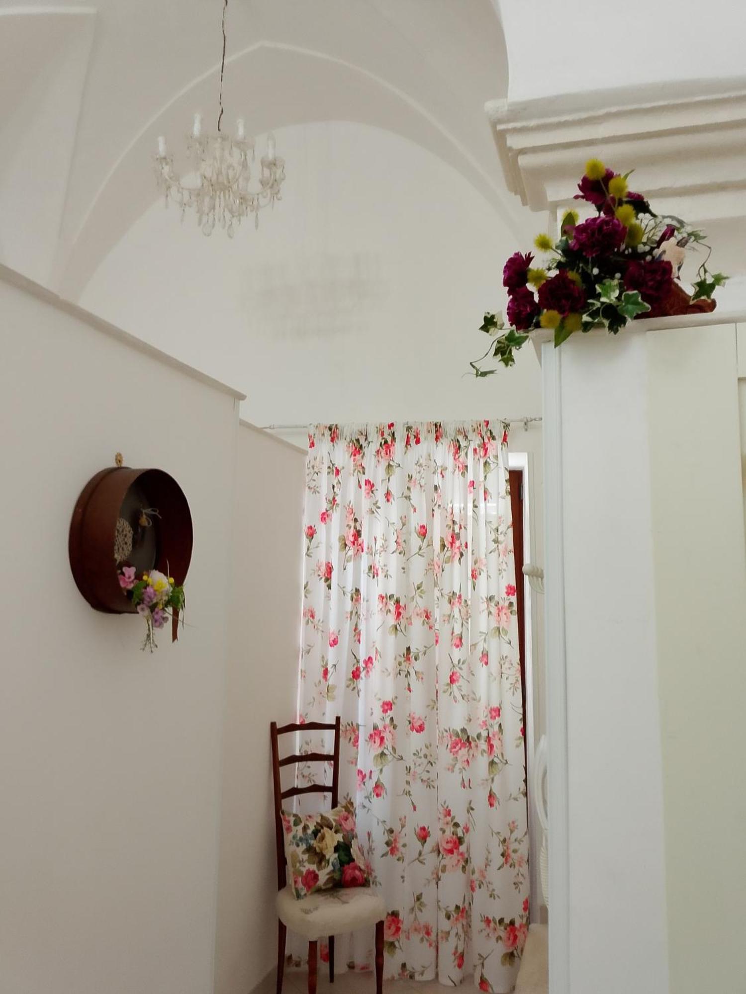 B&B A Due Passi Мартина-Франка Экстерьер фото
